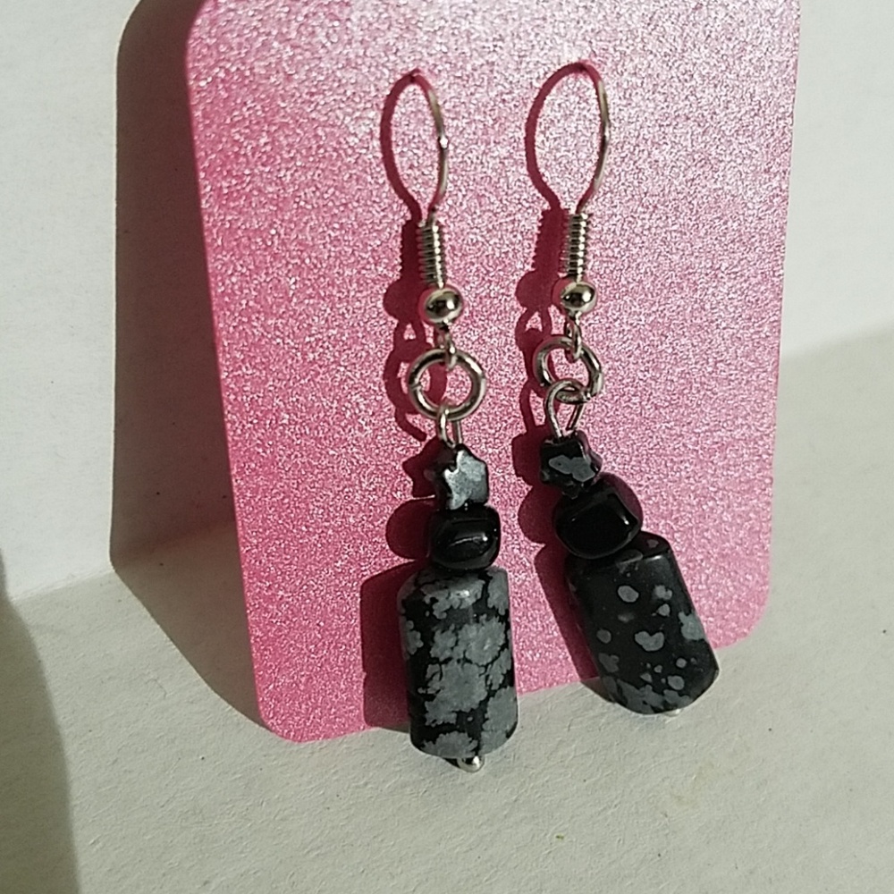 Handmade earrings black and white gem stones j20